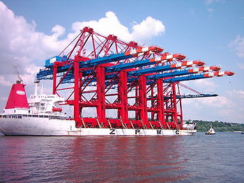 De Zhen Hua 20 met vijf containerkranen van ZPMC voor de Eurogate container-terminal in Hamburg.