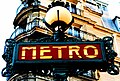 Một biển hiệu métro ở Quận 1.