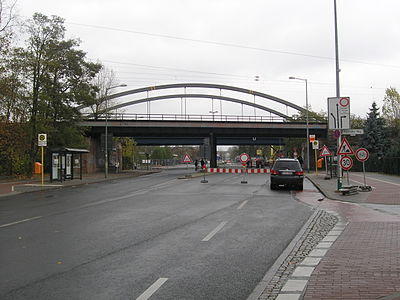 Erst sind Fahrräder verboten, dann wird vor ihnen sogar auf der Gegenfahrbahn gewarnt?