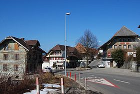 Hauptstrasse im Dorfzentrum