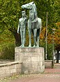 Bronzeskulptur Mann mit Pferd