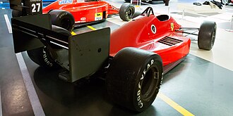Ferrari 637. Hinter dem Cockpit der typische (beidseitig montierte) „Indy-Car-Tankstutzen“ für die Methanol-Betankung