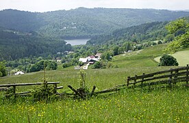 Jezioro Czerniańskie, nad nim Szarcula, przełęcz Szarcula i Kubalonka