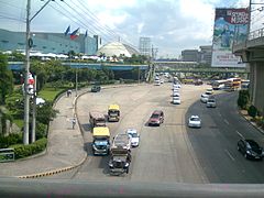 Persimpangan EDSA, West Avenue, dan North Avenue di Quezon City.