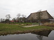 Eenstein, een kop-hals-rompboerderij in de buurtschap die is aangewezen als rijksmonument[1] (2012)