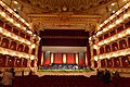 Bari "Teatro Petruzzelli" içi