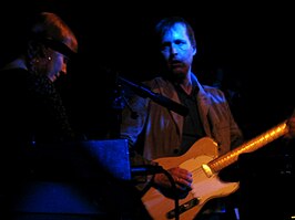 Chuck Prophet (r) en Stephanie Finch (l) in Paradiso te Amsterdam (8 oktober 2007)