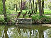 Fort Blauwkapel: Betonblokken van (Tank)versperringen.