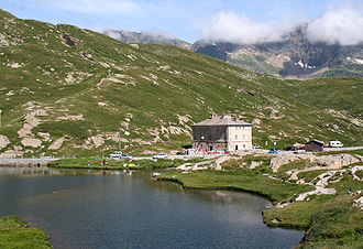 San-Bernardino-Pass: Passhöhe mit Hospiz