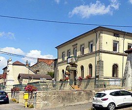 The town hall in Ormoy