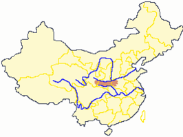 Ligging van de Qinling Shan in de Volksrepubliek China, tussen de systemen van de Huang He (Gele Rivier) en Yangtze (Blauwe Rivier).