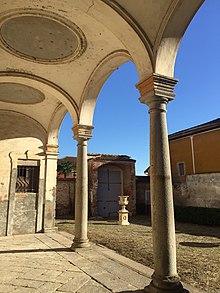 Palazzo Caroelli - Colonnato interno e cortile