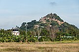 Der Alte Flughafen von Tawau, Sabah, Malaysia mit dem Marker Hill im Hintergrund