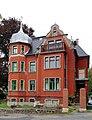 Villa mit Einfriedung und Garten