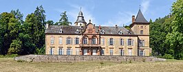 Château de Birtrange vormt een deel van het decor.