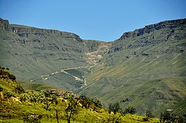 Blick von Südafrika in Richtung Passhöhe