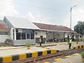 Peron Stasiun Kedinding—diambil dari dalam kereta api Sri Tanjung, 2019