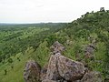 Blick Richtung S-W auf die Atakora-Kette (links) und Ausläufer südlich außerhalb des Pendjari-Nationalpark (Benin) in der Nähe vom Parkeingang in Batia.