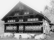 Haus Chrinäuli aus dem Jahr 1687 in Krinau mit unvergleichlichen Kleb­dachauflagern[47]