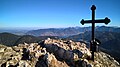 Gipfelkreuz mit Tegernsee im Hintergrund