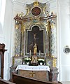 Linker Seitenaltar mit der Figur der schmerzensreichen Mutter Gottes.