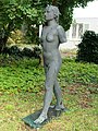 Bronzeskulptur, 1932, Die Schreitende, von Otto Roos (1887–1945) Bildhauer. Im Garten der Pädagogischen Hochschule FHNW Zur Sandgrube in Basel