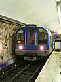 Ein Zug der Waterloo & City Line in der Station Bank (noch in den Farben von Network SouthEast)