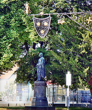 Platen-Denkmal am Schlossplatz in Ansbach