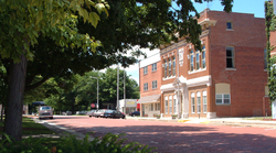 East Smith Street on the town square with the historic 1915 Masonic building.