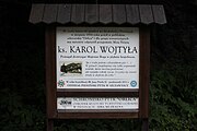 Tablica upamiętniająca pobyt w schronisku Karola Wojtyły