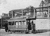 Ein Straßenbahnwagen mit der Linienbezeichnung Rundbahn in Stuttgart (1898)