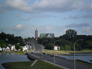 Waterfront and road view of Bathurst