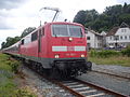 111 130-1 mit einer Regionalbahn aus Lichtenfels auf Gleis 5 in Kronach