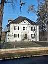 Villa Hartmann mit Einfriedung, Gartenpavillon und Wasserbecken