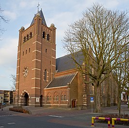 De kerk gezien vanuit het zuidwesten