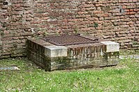 Shaft at the drainage canal after the Fontebranda fountain, below and inside the city wall