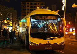 Ein Scania Irizar i4 wartet auf die Abfahrt als Linie 300 von Santa Cruz nach Los Llanos