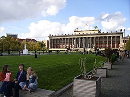 Het Altes Museum, met op de voorgrond de Lustgarten