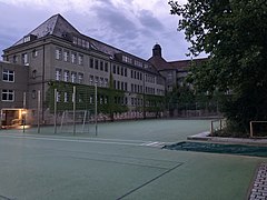 Weitsprunganlage und Fußballplatz von Südosten