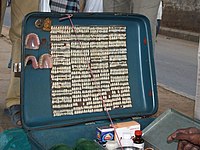 Formentafel eines Straßenzahnarztes in Bangalore