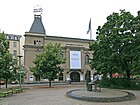 Bertolt-Brecht-Platz mit Brecht-Denkmal