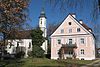 Kreuzpullach; Wallfahrtskirche Hl. Kreuz, barocker Neubau 1710 von Philipp Köglsperger Haus Nr. 5; Ehem. Benefiziatenhaus, barocker Satteldachbau, 1711