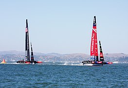 America’s-Cup-Boote der AC-72-Klasse mit Foils (2013).