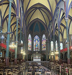 Nave facing the choir, lined with cast-iron columns