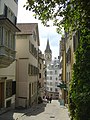 Blick auf den Turm von St. Peter aus der Pfalzgasse