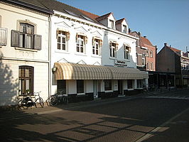 De Tramhalte, oude foto toen Restaurant Adriatico er nog gevestigd was.