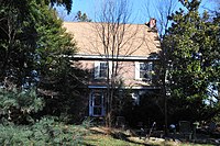 Zwei Baudenkmale in Cherry Hill: Samuel Coles House (links) und Kay-Evans Farm (rechts)