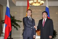 Dimitry Medvedev ile Tsakhiagiin Elbegdorj.