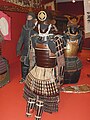 Okegawa ni-mai dō gusoku con momonari kabuto del Periodo Edo.