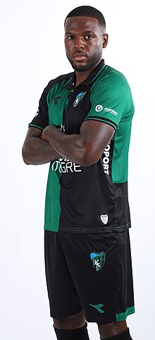 Porträt von Christian Koakou im Jersey von Kocaelispor